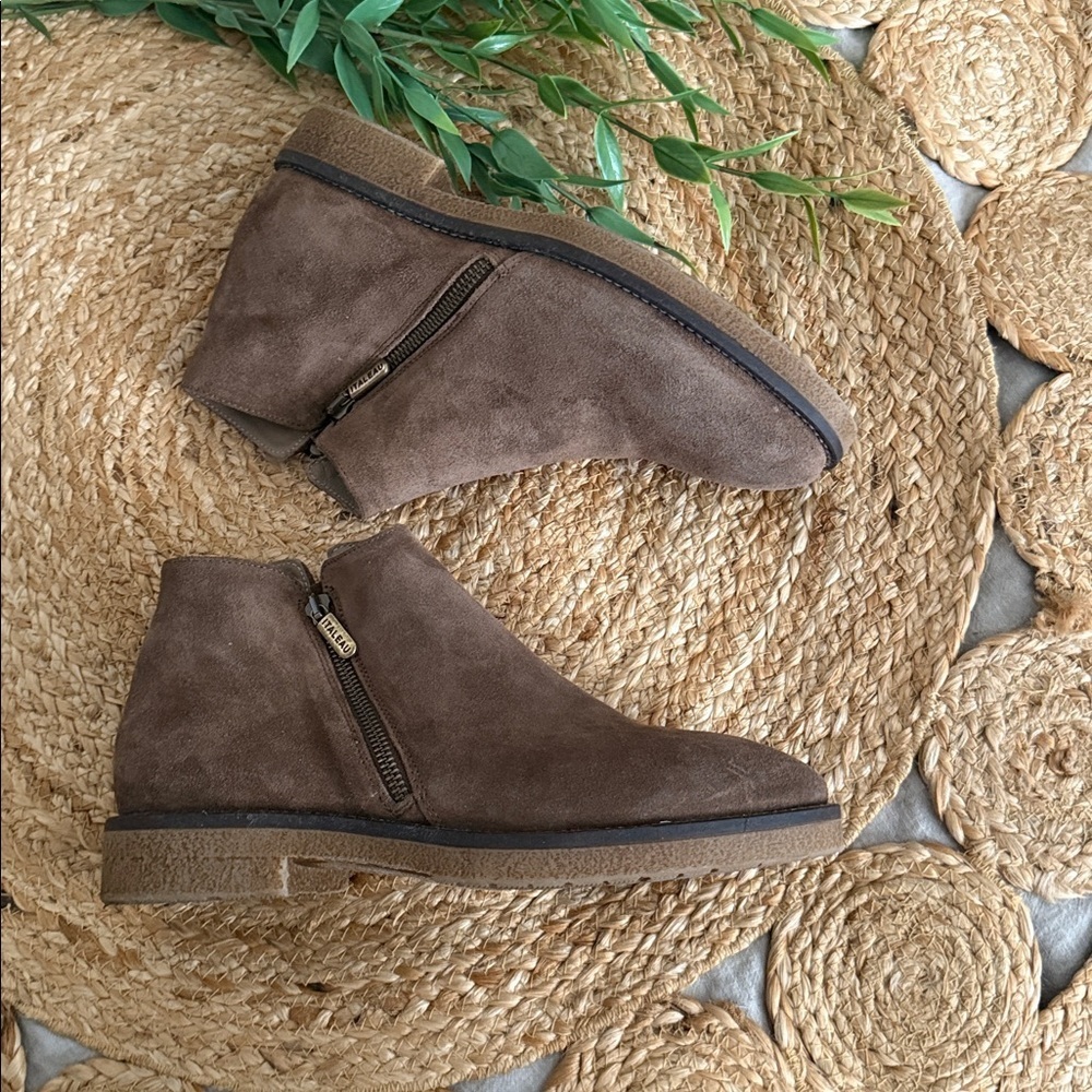 Italeau Foliana Weatherproof Leather Bootie. Size 39/ 8.5 Nut - Picture 10 of 12